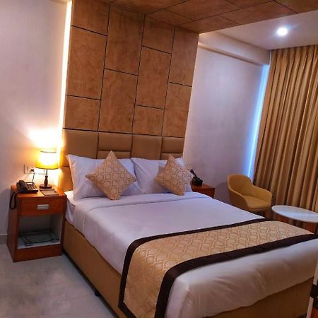 Hotel Royal Residency Kannangad Exterior foto