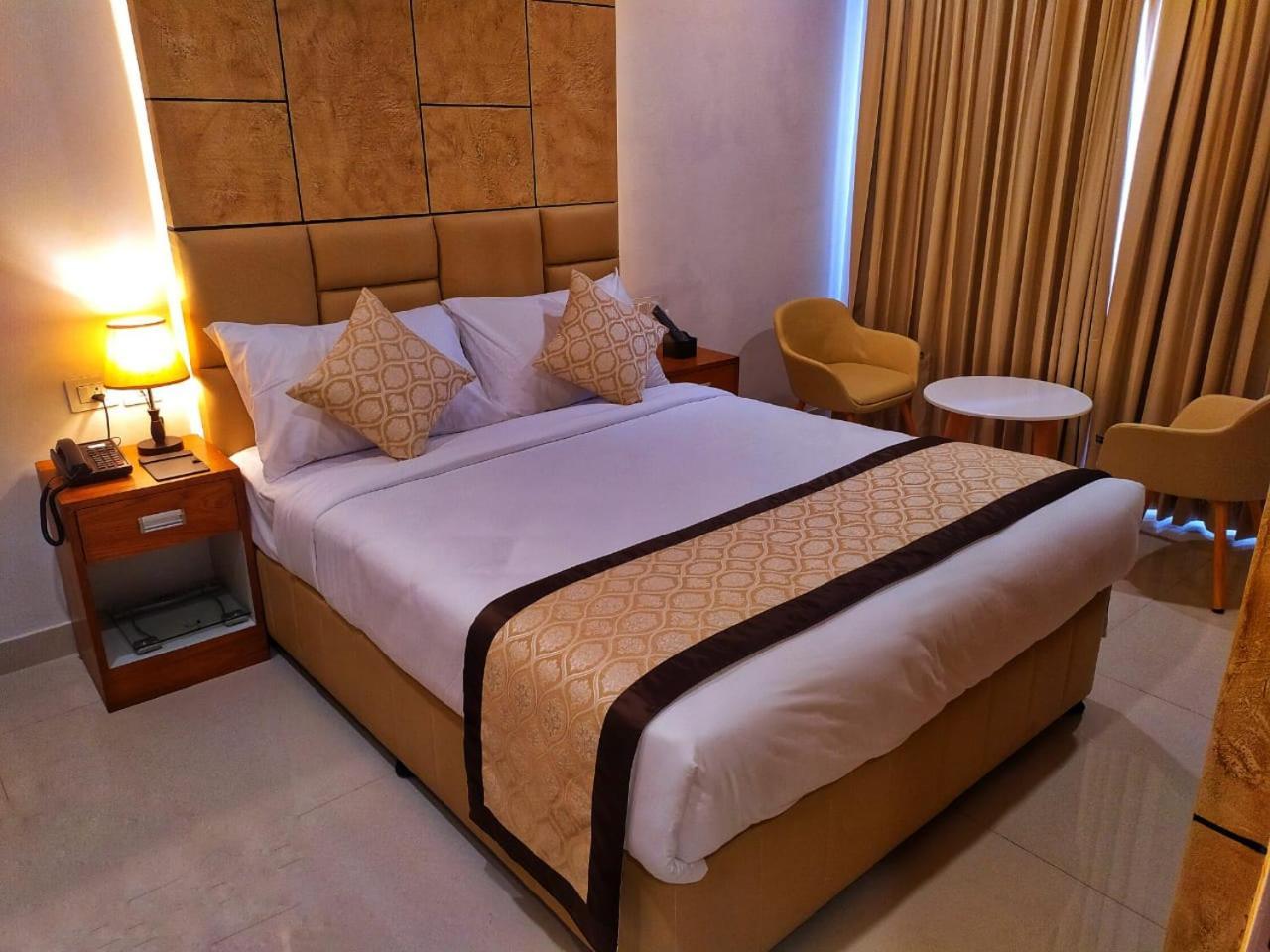 Hotel Royal Residency Kannangad Exterior foto